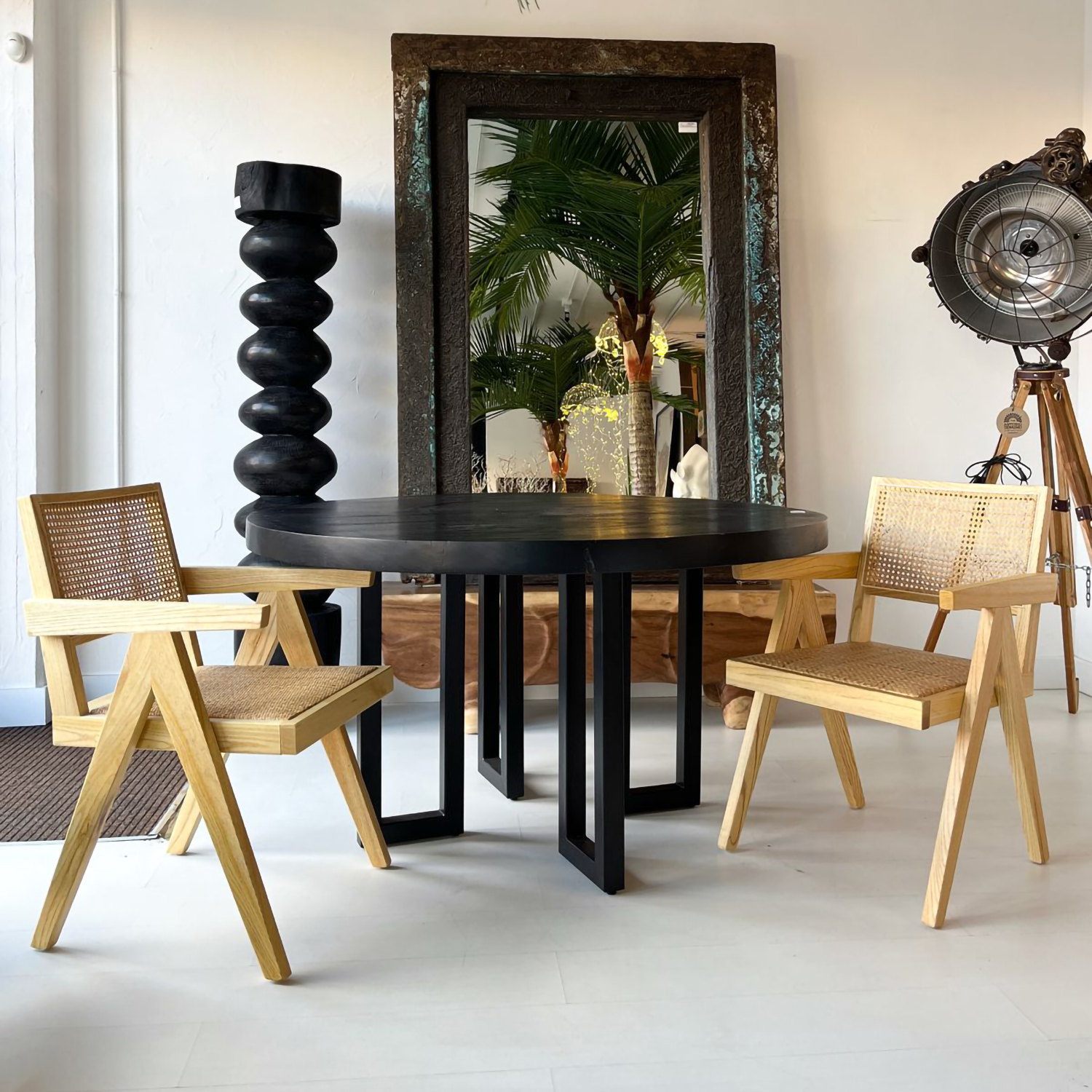 Scultura in suar – Legno Suar – 30x35x180h